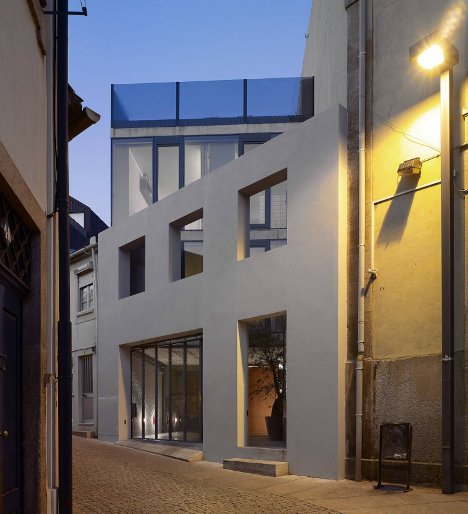 Diseño ultramoderno de tradicional casa portuguesa