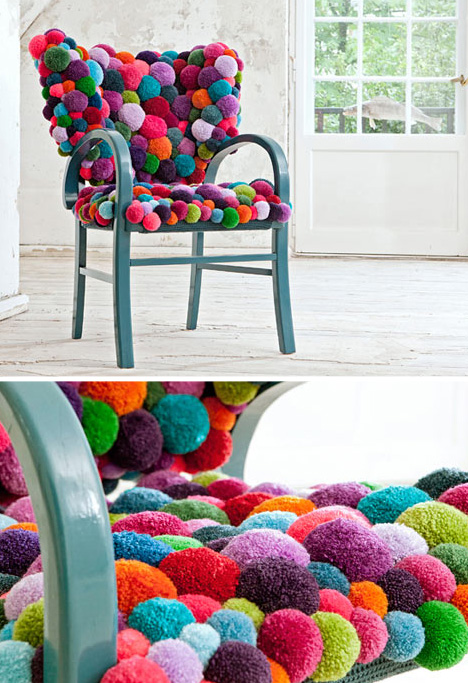 Sillones coloridos con bolitas de material blando y suave