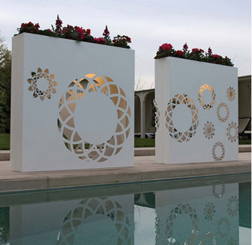 Modernos maceteros orientales de pared | Bysteel