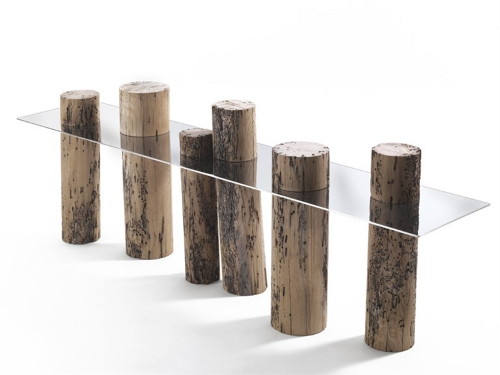 Mesa rústica que combina madera y acero inoxidable
