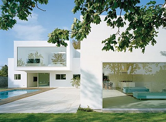 Moderna y minimalista casa de verano en Malmo, Suecia
